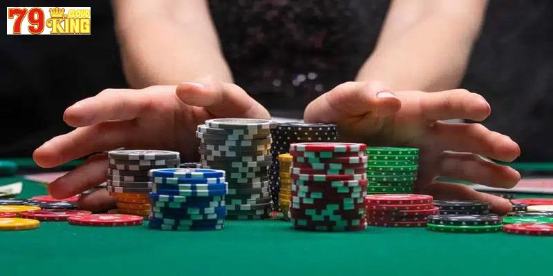 Luật All in Poker là việc người chơi đặt cược toàn bộ số chip vào Pot